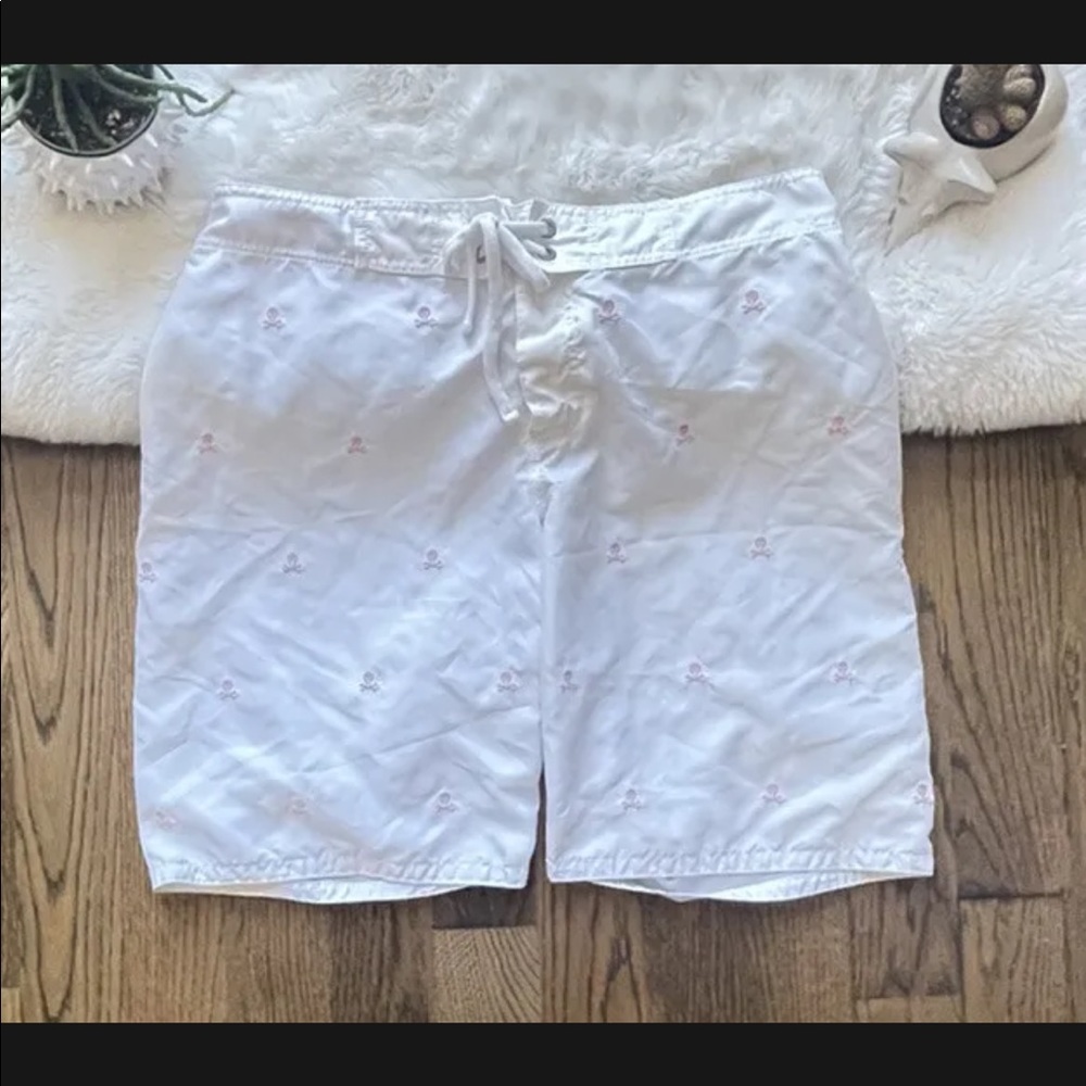 Mens White Large Swim Trunks Pink Skull Cross Bones Mesh Lined Board Shorts EUC